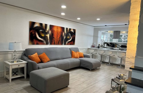 Country Place House | Luxury Tampa Home w/Private Pool-Pet friendly- Near Everything. EV charger