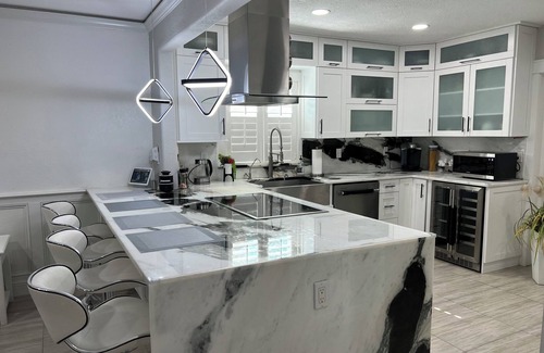 Country Place House | Luxury Tampa Home w/Private Pool-Pet friendly- Near Everything. EV charger