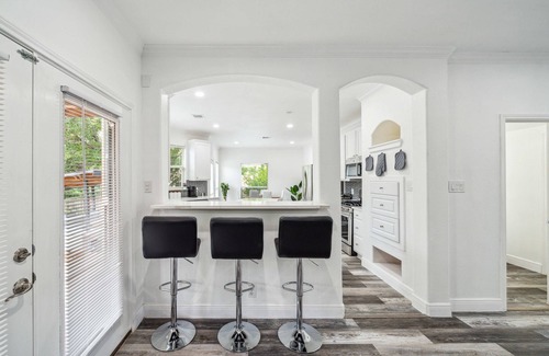 Wetmore House | Luxury Texas House with Pool & Game Room by 6Flags & Seaworld