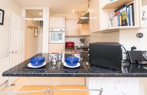 New Town Apartment | Luxury Thistle New Town 1 Bed Apt Super King