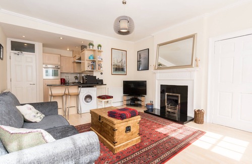New Town Apartment | Luxury Thistle New Town 1 Bed Apt Super King