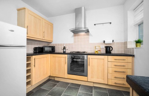 Hall Green House | Luxury Three Bedroom House - Garden - Parking