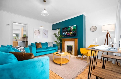 Hall Green House | Luxury Three Bedroom House - Garden - Parking
