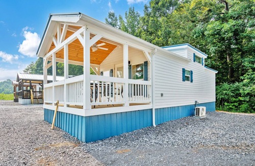 Guntersville Cottage | Luxury Tiny House Pet Friendly Firepit Minutes to Lake Guntersville X Downtown