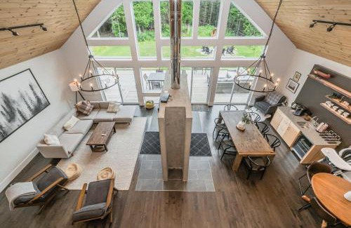 Tobermory House | Luxury Tobermory Retreat Modern Home Hot Tub