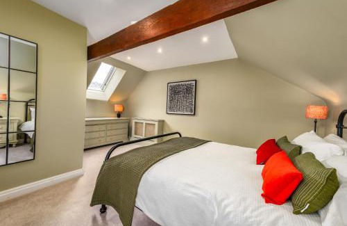 Stamford Apartment | Luxury town centre loft apartment in converted Granary