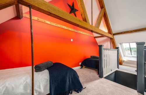 Stamford Apartment | Luxury town centre loft apartment in converted Granary