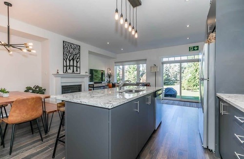 The Blue Mountains House | Luxury Townhome - Outdoor Pool/Shuttle to Blue