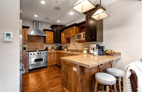 North Park City House | Luxury Townhome, Community Amenities, Hot Tub & Recreation at Park City Silver Star 202 (Ski- In/Out)