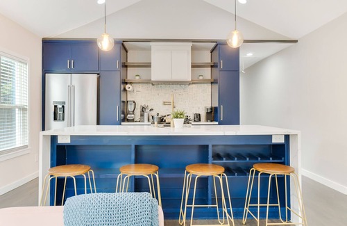 Oak Cliff House | Luxury Townhome | Pet Friendly