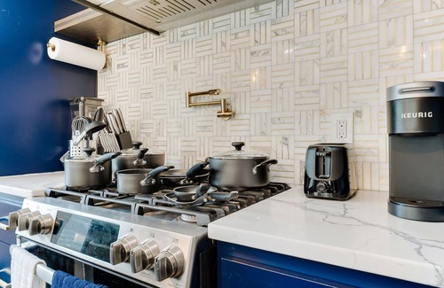 Oak Cliff House | Luxury Townhome | Pet Friendly