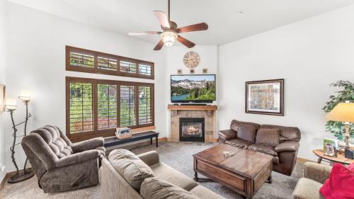Bear Hollow Village House | Luxury Townhome, Private Balcony and Hot Tub, Great Location, 4 BR