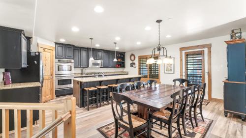 Bear Hollow Village House | Luxury Townhome, Private Balcony and Hot Tub, Great Location, 4 BR