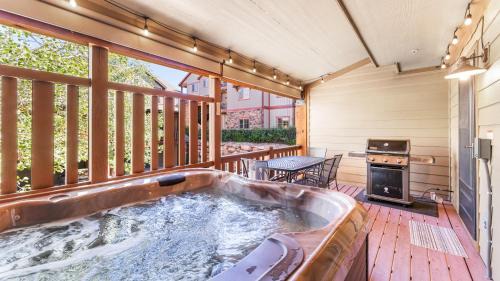 Bear Hollow Village House | Luxury Townhome, Private Balcony and Hot Tub, Great Location, 4 BR