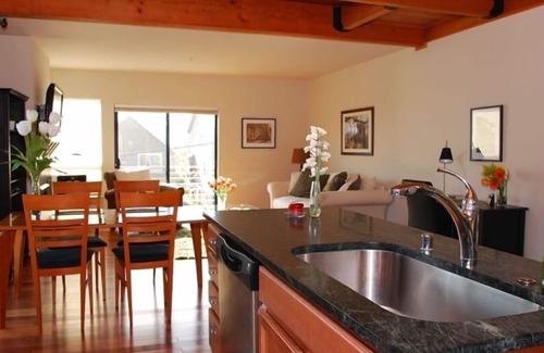 West Queen Anne House | Luxury Townhome with Amazing View