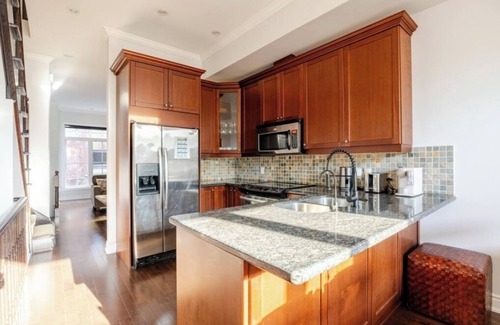 Cabbagetown House | Luxury Townhouse 7 beds 15 guests 5 Star Rate Super Host