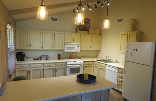 Flagstaff House | Luxury Townhouse near Continental Country Club