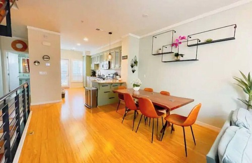 Prescott House | Luxury Tri Level Townhome w/2 Master Suites