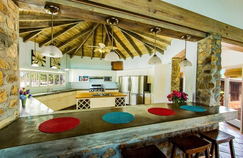 Palm Island House | Luxury Tropical Beachfront, Fully Equipped Home With Stunning Views & Amenities
