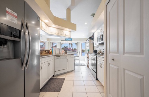 Burnt Store Isles House | Luxury Tropical long waterfront view w/bikes,kayaks,golf clubs,beach gear incl.