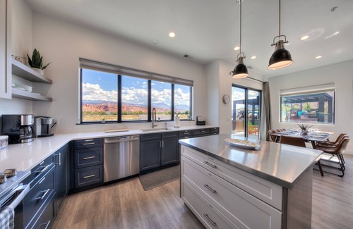 Moab South Valley House | Luxury twin home. Beautiful views. Private hot tub. Covered outside patio.