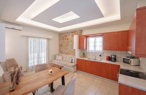 Perissa Apartment | Luxury Two Bedroom Apartment with hot tub - L&E