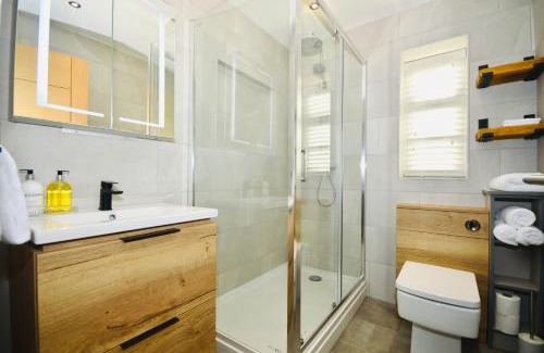 Stoke-on-Trent Apartment | Luxury Two Bed Suite - Walk to Trentham Gardens!