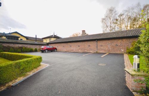 Stoke-on-Trent Apartment | Luxury Two Bed Suite - Walk to Trentham Gardens!