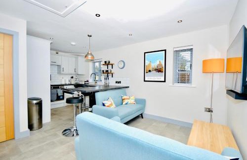 Stoke-on-Trent Apartment | Luxury Two Bed Suite - Walk to Trentham Gardens!