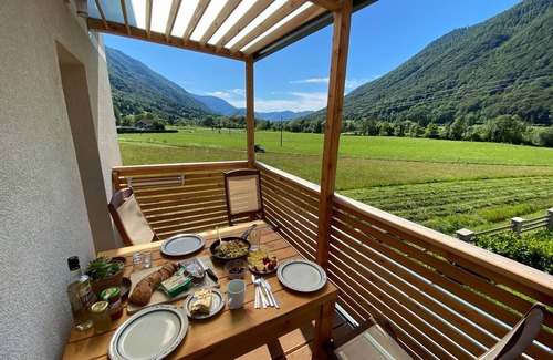 Volarje Apartment | Luxury two bedroom apartment in countryhouse Blazar