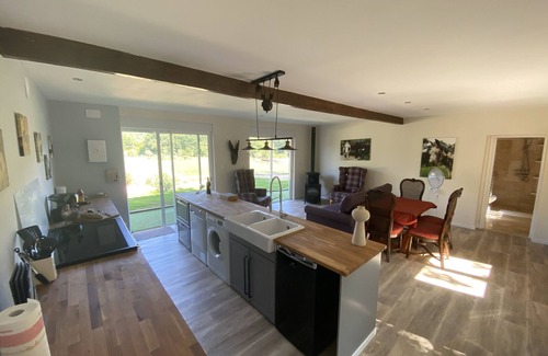 Puy-l'Eveque Cottage | Luxury two-bedroom gite w/pool. Peaceful retreat, surrounded by nature.
