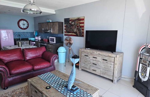Bloubergstrand Apartment | Luxury Unit with iconic breathtaking views of Table Mountain & Robben island.