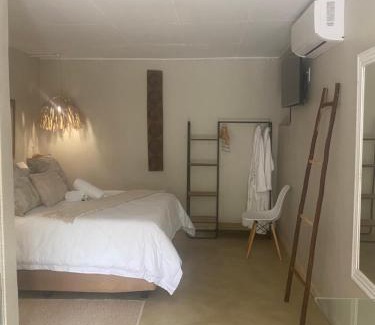 Rustenburg House | Luxury Upmarket Guesthouse 20 on 4th