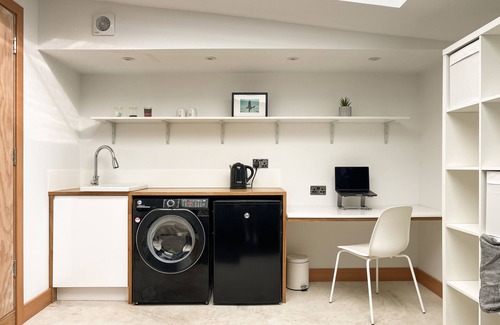 London Borough of Hounslow Apartment | Luxury Urban Oasis: with Garden and Private Studio