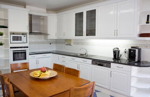 Pata de Baixo Villa | LUXURY VILLA RENTAL - PRIVATE & HEATED POOL
