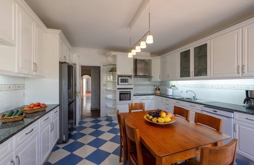 Pata de Baixo Villa | LUXURY VILLA RENTAL - PRIVATE & HEATED POOL