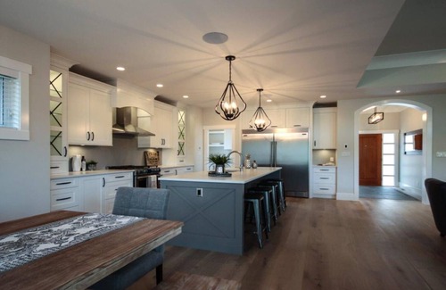 Comox House | Luxury Vacation Home Away from Home