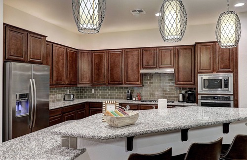 Stratland Estates House | Luxury Vacation Home! Heated Lagoon Pool+Spa, Casita