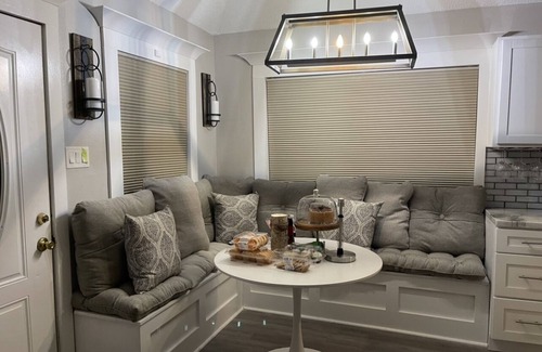 LaPlace House | Luxury Vacation Home in Laplace in a safe neighborhood sleeps 9! n5beds- 4bdrs