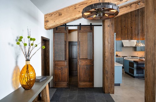 Truckee House | Luxury View Home - Hot Tub-Fire Pit-perfect for 2 Couples or 1 family