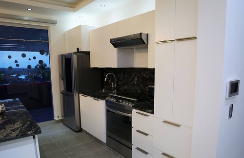 Los Maestros Villa | Luxury Villa*12rooms,comfort,pool & relax.10min from airport & beach.