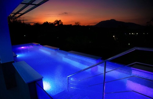 Los Maestros Villa | Luxury Villa*12rooms,comfort,pool & relax.10min from airport & beach.