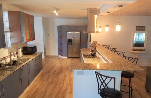 Derricks Villa | LUXURY VILLA:5 mins walk to beach,4 bedrooms, private pool