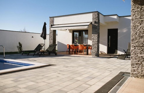 Trn House | Luxury Villa Blue Sky