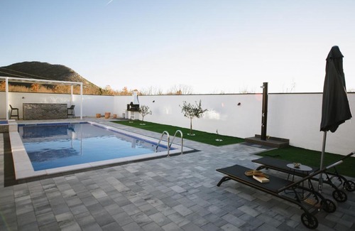 Trn House | Luxury Villa Blue Sky