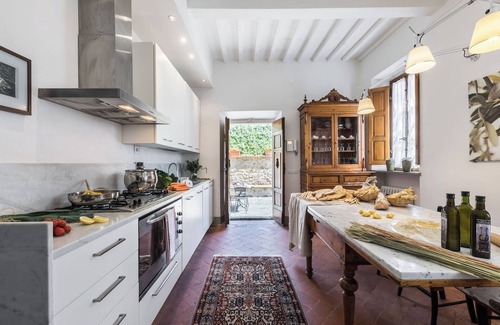 Massa e Cozzile Villa | Luxury Villa Gialla the view of tuscan countryside