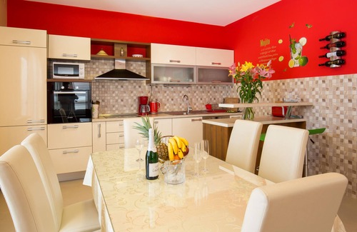 Kastela Villa | Luxury villa with private heated pool, hot tub, mini golf, spacious inter.