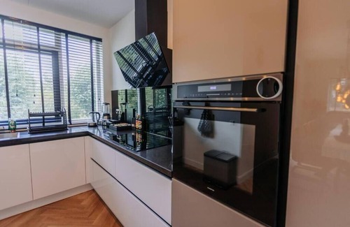 Slotervaart Apartment | LUXURY VILLA IN AMSTERDAM WITH 6 BEDROOMS, PRIVATE GARDEN, ELEGANT INTERIORS