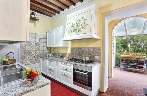 Palaia Villa | Luxury Villa in Tuscany with Pool near Pisa and Florence - Eight Bedrooms 14 pl