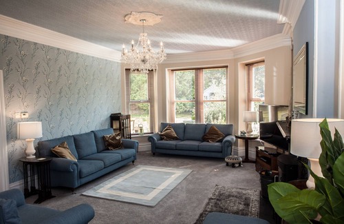Barnstaple House | Luxury Villa North Devon | Hot-tub | Garden | Parking | Sleeps 13 | nr coast